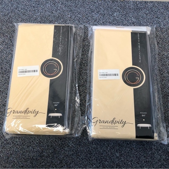 12-Pack Premium Plastic disposable Tablecloth 84in. Round Table Cover Ivory-NWT - Picture 2 of 8